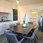 Paula Apartman *