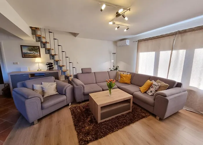 Paula Apartman *
