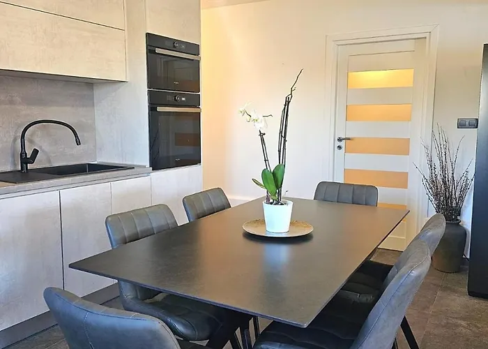 Paula Apartman *